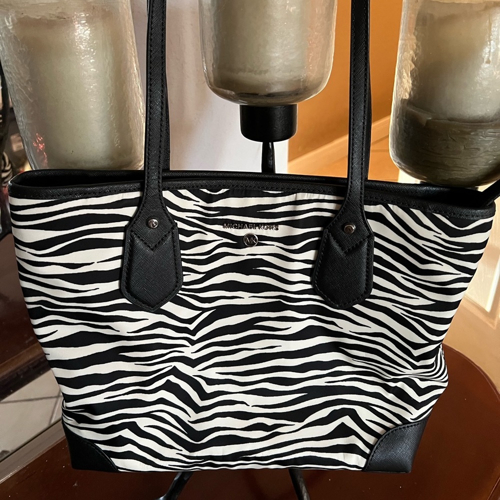 Michael Kors stunning purse